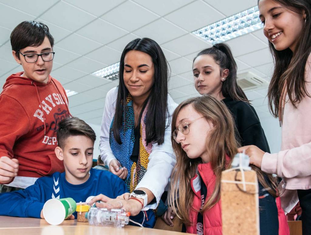 Jóvenes en el Mes de la ciencia